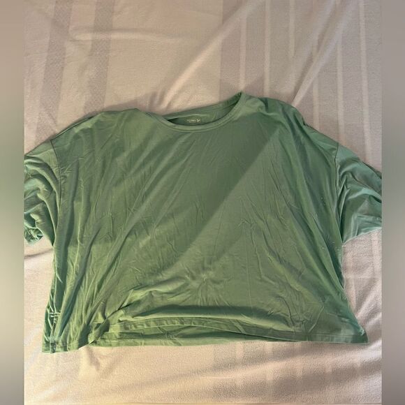 Old Navy active tee shirt - Picture 1 of 3
